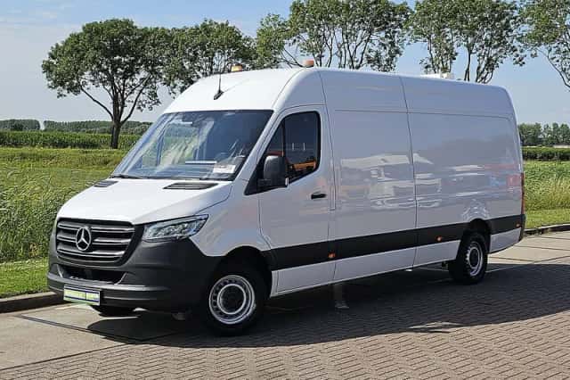Mercedes-Benz Sprinter (2021) thumbnail 2
