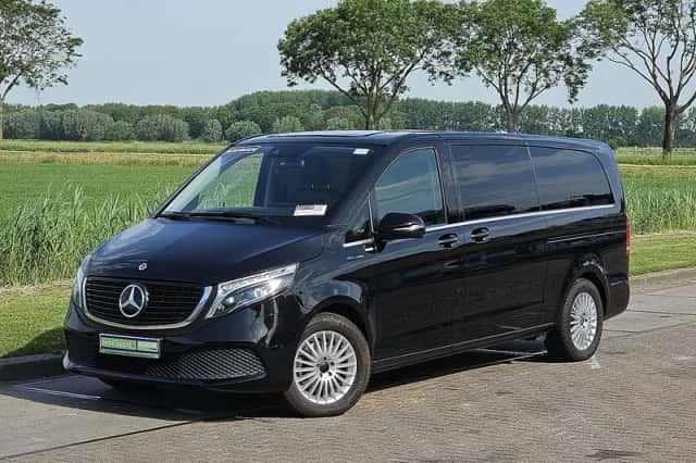 Mercedes-Benz EQV (2022) thumbnail 2