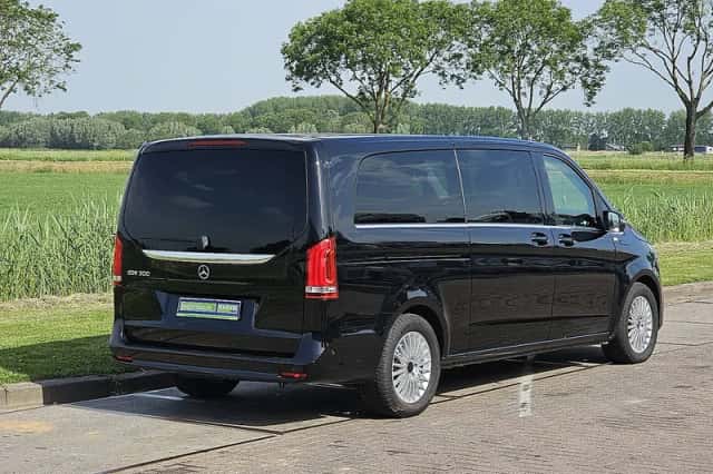 Mercedes-Benz EQV (2022) thumbnail 3