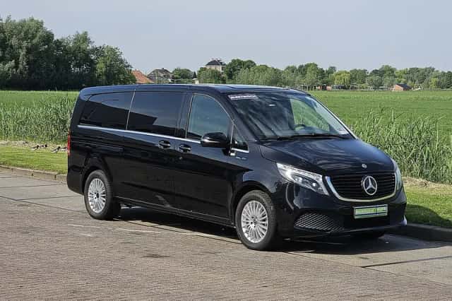Mercedes-Benz EQV (2022) thumbnail 4