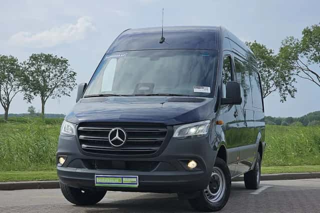 Mercedes-Benz Sprinter (2024) thumbnail 1