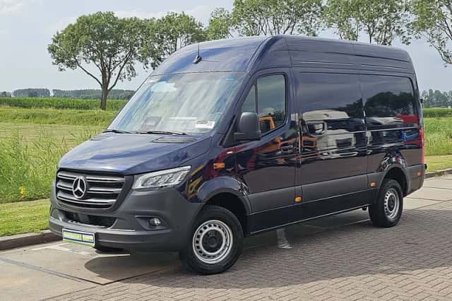 Mercedes-Benz Sprinter (2024) thumbnail 2