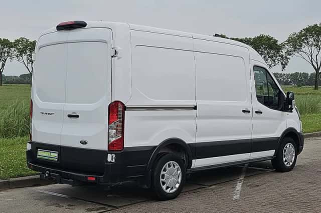 Ford Transit (2023) thumbnail 3