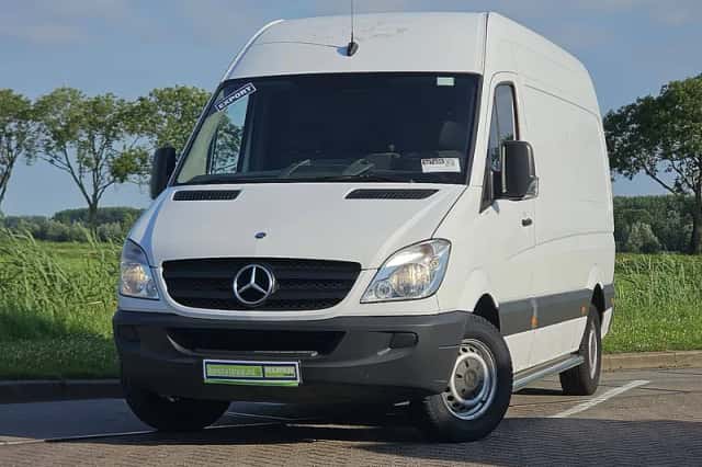 Mercedes-Benz Sprinter (2012) thumbnail 1