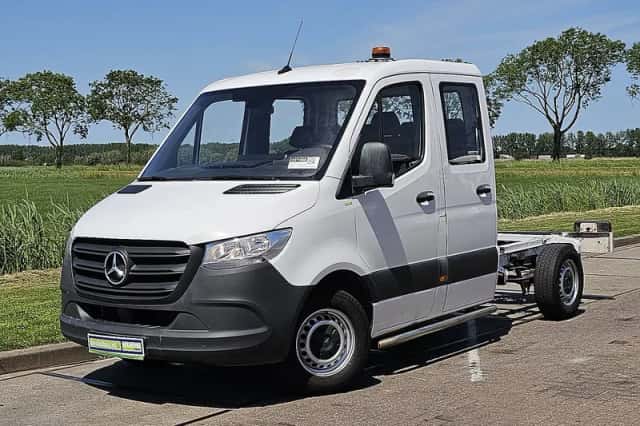 Mercedes-Benz Sprinter (2023) thumbnail 2