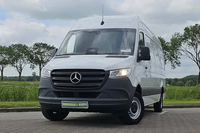 Mercedes-Benz Sprinter (2024) thumbnail 1