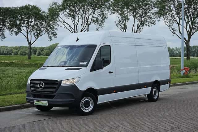Mercedes-Benz Sprinter (2024) thumbnail 2