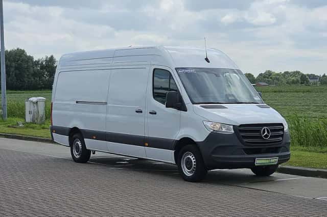 Mercedes-Benz Sprinter (2024) thumbnail 4