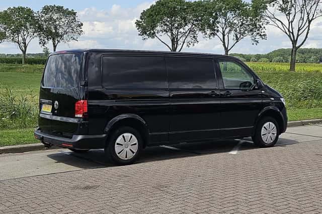Volkswagen Transporter (2022) thumbnail 3