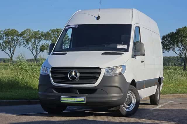 Mercedes-Benz Sprinter (2022) thumbnail 1