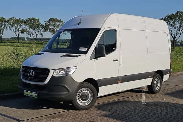 Mercedes-Benz Sprinter (2022) thumbnail 2