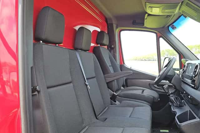 Mercedes-Benz Sprinter (2023) thumbnail 6