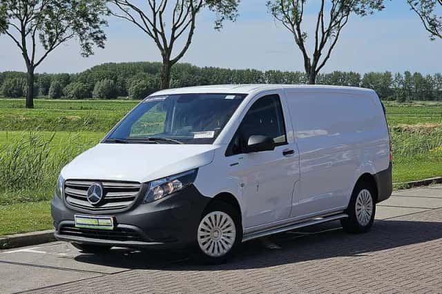 Mercedes-Benz eVito (2022) thumbnail 2
