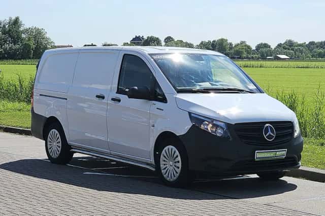 Mercedes-Benz eVito (2022) thumbnail 4