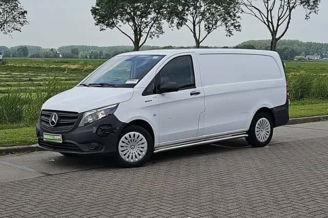 Mercedes-Benz eVito (2022) thumbnail 2