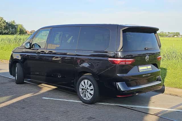 Volkswagen Multivan (2023) thumbnail 5
