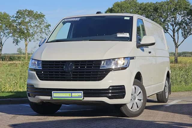 Volkswagen Transporter (2024) thumbnail 1