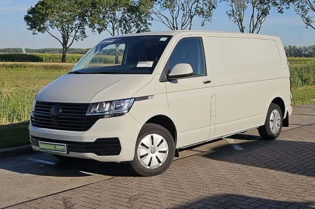Volkswagen Transporter (2024) thumbnail 2