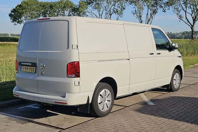 Volkswagen Transporter (2024) thumbnail 3