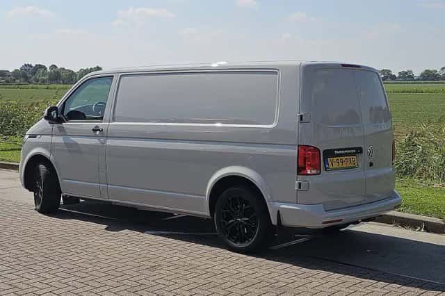 Volkswagen Transporter (2024) thumbnail 5