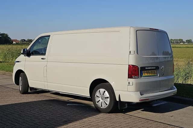 Volkswagen Transporter (2024) thumbnail 5