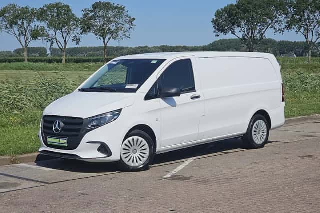 Mercedes-Benz Vito (2024) thumbnail 2