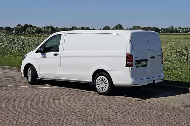 Mercedes-Benz Vito (2024) thumbnail 5