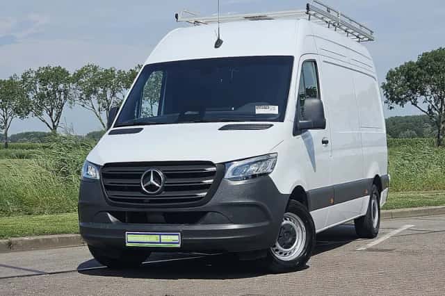 Mercedes-Benz Sprinter (2024) thumbnail 1