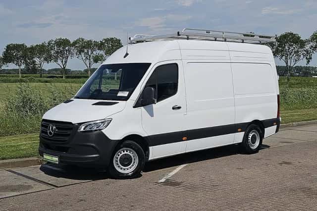 Mercedes-Benz Sprinter (2024) thumbnail 2