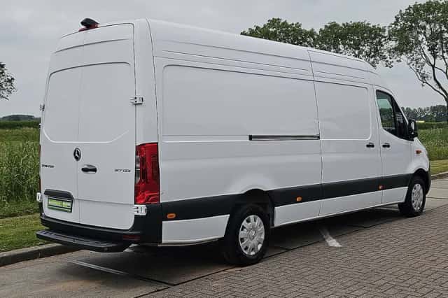 Mercedes-Benz Sprinter (2024) thumbnail 3