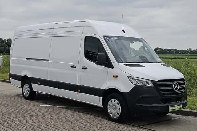 Mercedes-Benz Sprinter (2024) thumbnail 4