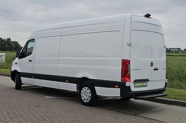 Mercedes-Benz Sprinter (2024) thumbnail 5
