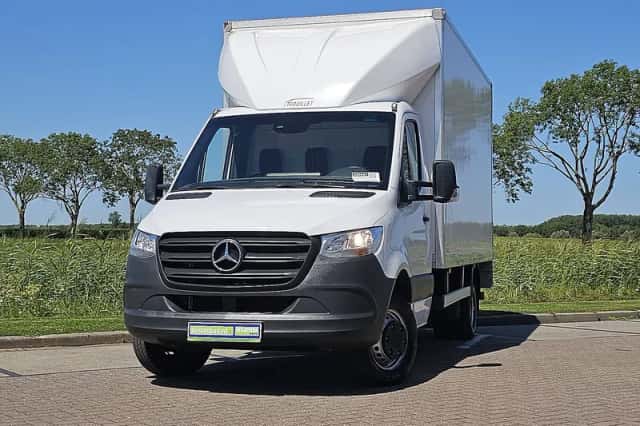 Mercedes-Benz Sprinter (2024) thumbnail 1
