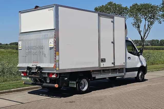 Mercedes-Benz Sprinter (2024) thumbnail 3