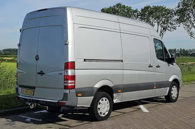 Mercedes-Benz Sprinter (2011) thumbnail 3
