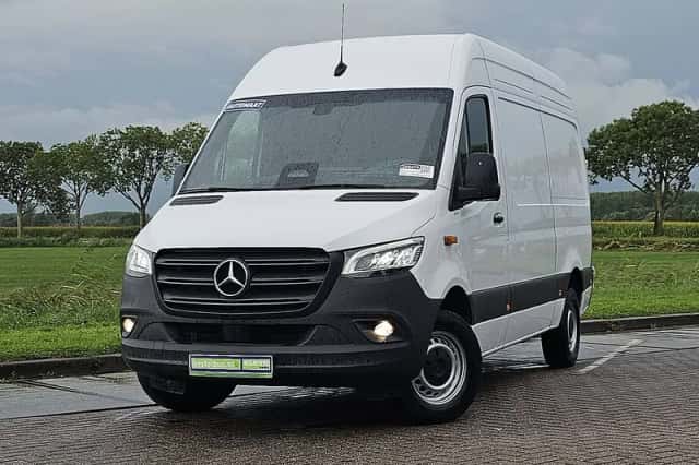 Mercedes-Benz Sprinter (2024) thumbnail 1