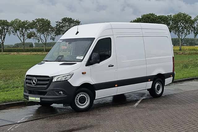 Mercedes-Benz Sprinter (2024) thumbnail 2