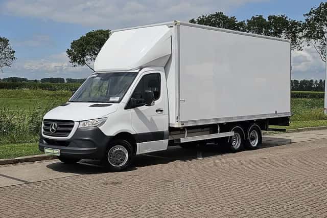 Mercedes-Benz Sprinter (2022) thumbnail 2