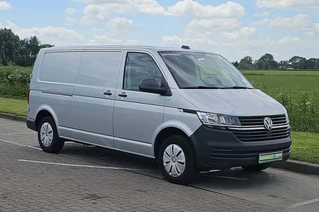 Volkswagen Transporter (2023) thumbnail 4