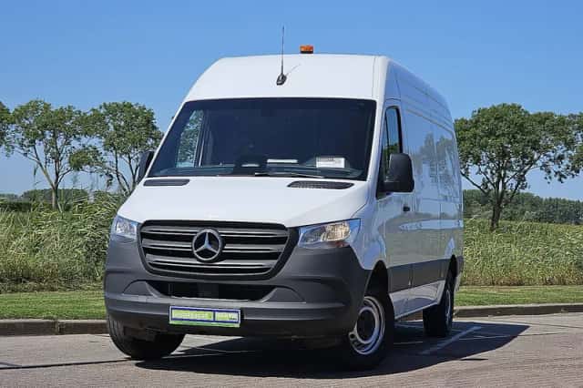 Mercedes-Benz Sprinter (2024) thumbnail 1