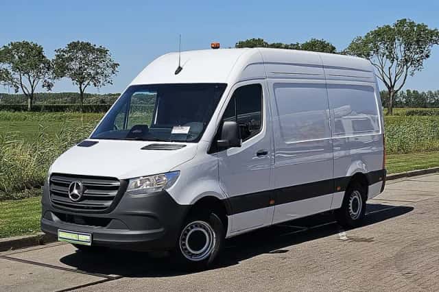 Mercedes-Benz Sprinter (2024) thumbnail 2
