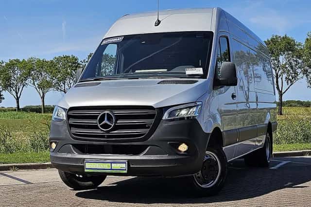 Mercedes-Benz Sprinter (2022) thumbnail 1