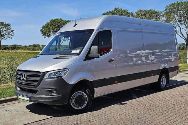 Mercedes-Benz Sprinter (2022) thumbnail 2