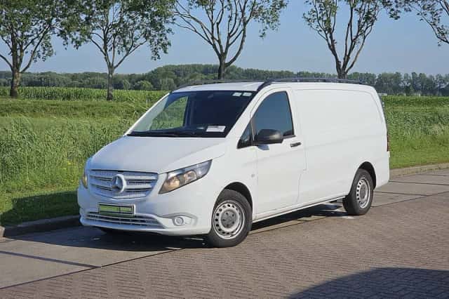 Mercedes-Benz Vito (2017) thumbnail 2