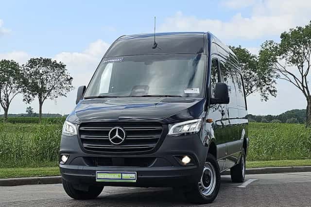 Mercedes-Benz Sprinter (2024) thumbnail 1