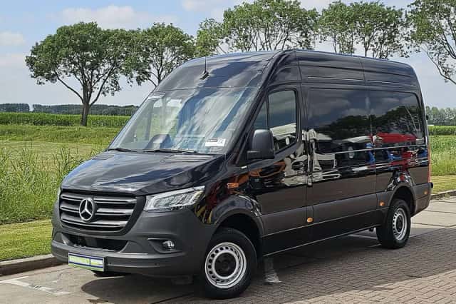 Mercedes-Benz Sprinter (2024) thumbnail 2