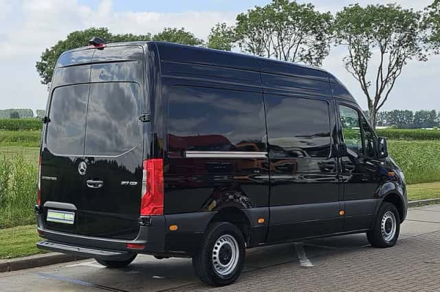 Mercedes-Benz Sprinter (2024) thumbnail 3