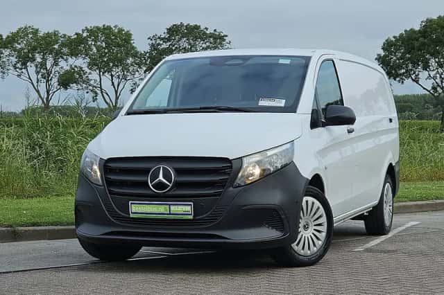 Mercedes-Benz Vito (2024) thumbnail 1