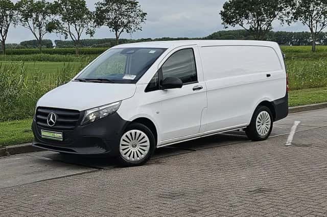Mercedes-Benz Vito (2024) thumbnail 2