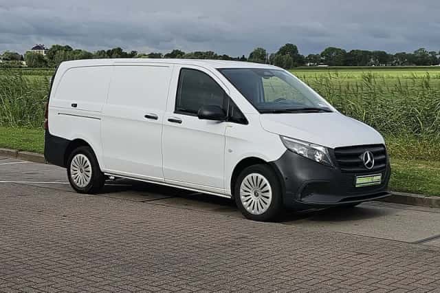 Mercedes-Benz Vito (2024) thumbnail 4